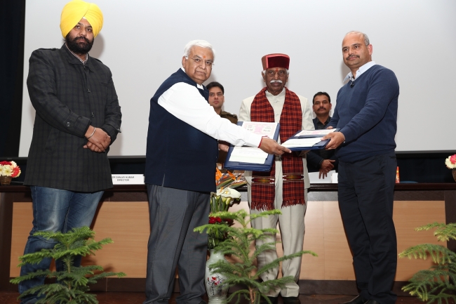 Hon’ble Governor of Himachal Pradesh visits CSIR-IHBT_11